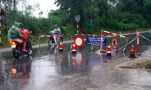 Thủ tướng: Phải làm gấp đôi, gấp ba để bù đắp tổn thất của miền Trung